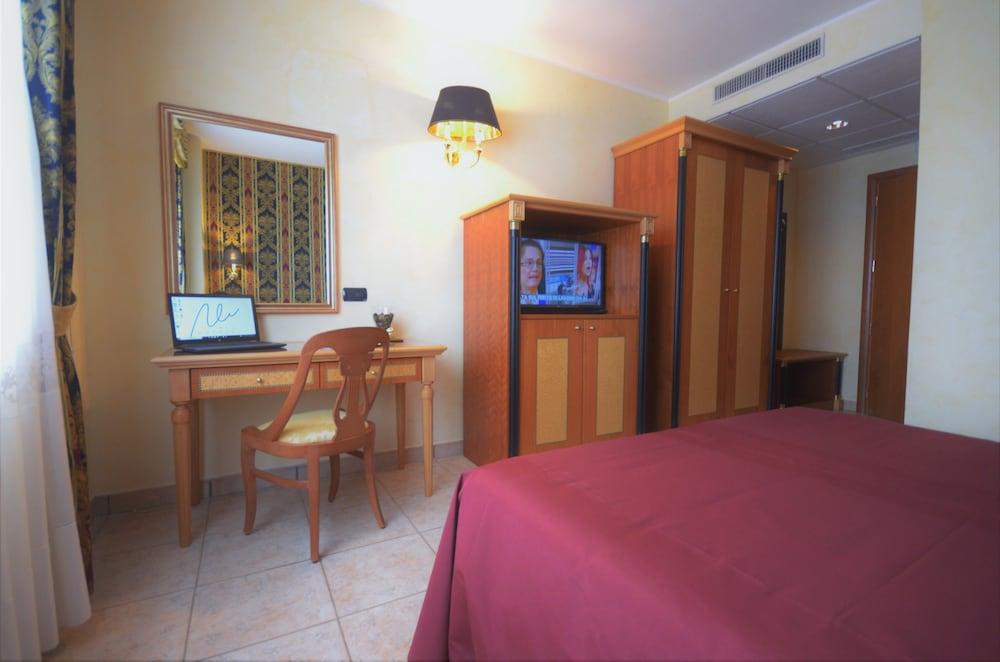 Palace - Alihotels Hotel